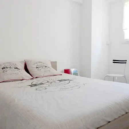 Calm One-bedroom With Balcony